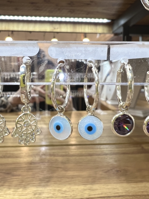 Argolla clásica fina 12mm con dije ojo turco de nácar