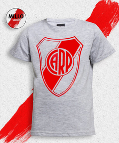 Remera Escudo Niño Gris RP221402 - comprar online