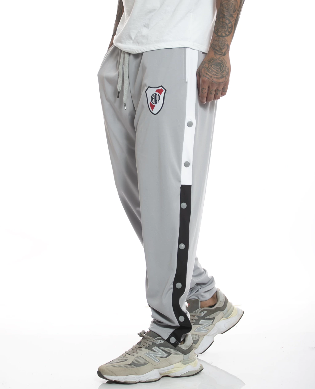 Pantalón con Broches Gris. RP257213