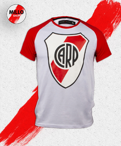 Remera CARP ESCUDO RP231503 BLANCA