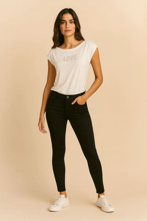 Remera Love tachas - comprar online