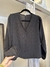 Imagen de Blusa crepe escote V botones y puño