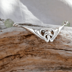 Gargantilla Alada Armada