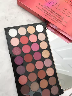 Paleta Revolution Flawless 2