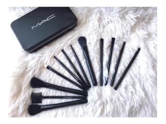 Set Mac de brochas + estuche lata en internet