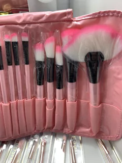 Set de 24 brochas rosas + estuche ecocuero  en internet
