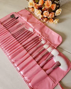 Set de 24 brochas rosas + estuche ecocuero 