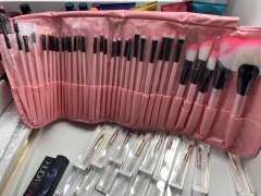 Set de 24 brochas rosas + estuche ecocuero  - comprar online