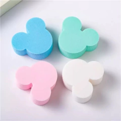 2 esponjas mickey + 5 esponjas planas cuadradas