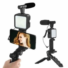 Trípode con micrófono y luz led para crear contenido - comprar online