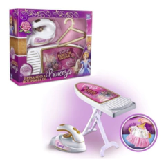 BRINQUEDO TABUA DE PASSAR INFANTIL PASSANDO A ROUPINHA DA PRINCESA - ZUCA TOYS na internet