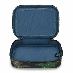 KIPLING ESTOJO GRANDE UNISSEX CAMO TREASURE 100 CANETAS - MAGIC PLACE PAPELARIA