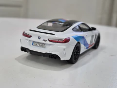 BMW M8 Competition Coupé 1:36 Kinsmart