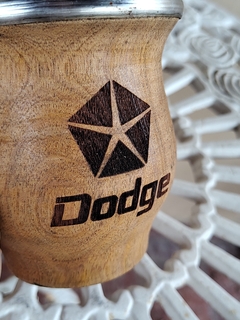 Mate Algarrobo y Acero Dodge TC con bombilla de Regalo - TC GARAGE