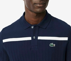 POLO TENIS HERITAGE ULTRA DRY CON EMBLEMA LACOSTE - DH 8960 - 525