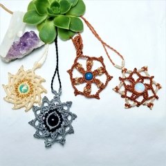 Mandalas de macrame y piedras