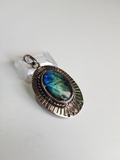 Aura azul ( Labradorita ) - Ilusión Artesana