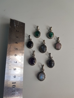 Dijes de Piedras Chicos - comprar online