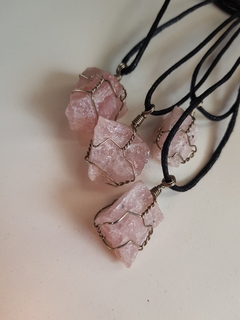 Collar piedras en bruto en internet