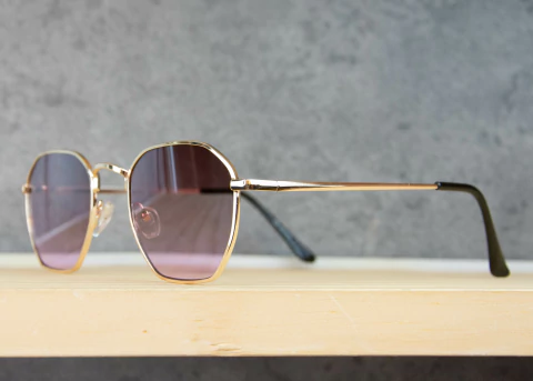 Óculos Sevilha Dourado c/ Roxo