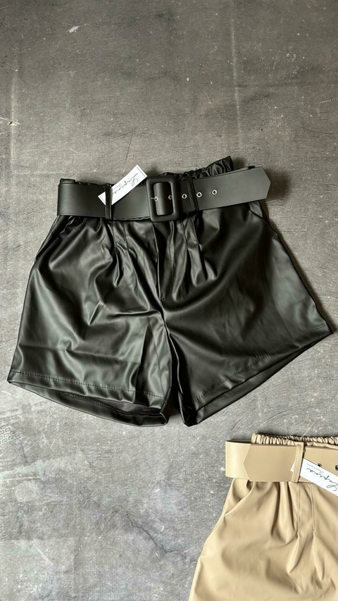 Short Engomado con Cinto