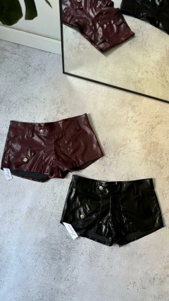 Short Engomado Brilloso