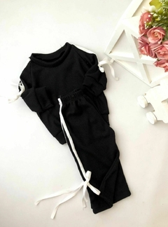 Conjunto Britney Negro (Buzo + Pantalón Palazo de Tela Waffle) en internet