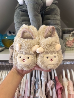 Pantufla Ovejita Natural Importada (Con Sujeta Talón) - comprar online