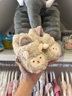 Pantufla Ovejita Natural Importada (Con Sujeta Talón) en internet