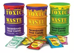 Balde Verde Balas Toxic Waste Extra Sour Super Ácidas 48g - Casas dos Doces Candy House