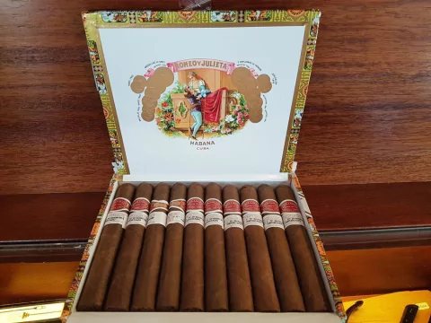 ROMEO Y JULIETA MILLE FLEURS