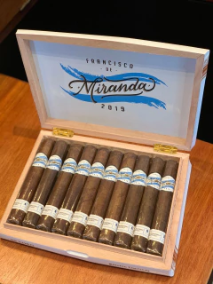 Francisco de Miranda toro edición limitada 2019 - Negocio de Puros y Habanos - Calidad y excelencia de puros y habanos