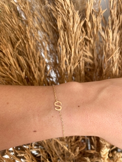 Pulseira Letra - comprar online