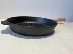 Sarten Grill Hierro Fundido Redonda Mango Madera 26 cm de Diametro BRIZOLL UCRANIA - tienda online