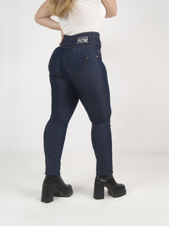 JEAN CON FAJA CHUPIN AZUL OSCURO 36 AL 60 - comprar online