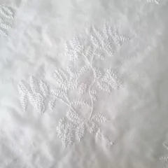 Imagen de POPLIN LISO BORDADO