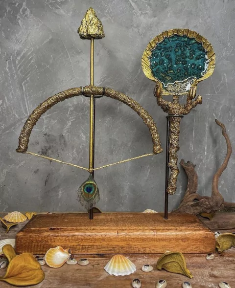 Conjunto de Logunedé com Ofá e Abebê