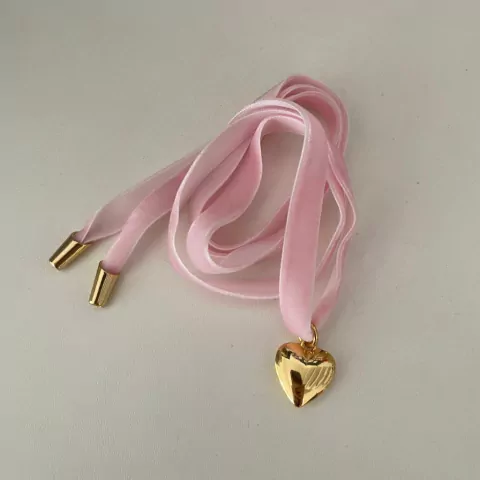 Choker Veludo Rosa Bebê Coração Prata - Acessórios com personalidade - Loja Joinha Bijoux
