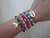 Conjunto de pulseiras búzio/rabo de baleia cristais colorido