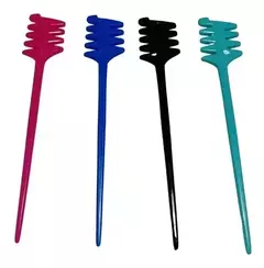 Palitos chinos para el cabello en colores variados: rosa, azul, negro y verde aqua.