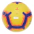 Pelota oficial de fútbol Nike Merlin Premier League en color amarillo con detalles en azul y rojo.