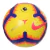 Pelota oficial de fútbol Nike Merlin Premier League, color amarillo con detalles en púrpura y rojo.