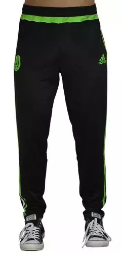 Pantalón negro de adidas con detalles en verde, diseñado para la selección de México de fútbol profesional, enfatizando la moda circular.