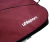 Detalle del bolso morral Uhlsport color burdeos con logo en blanco.