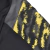 Pantalón jogger de hombre Puma con diseño en negro y detalles amarillos en la parte lateral.