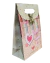Bolsas de regalo decoradas con corazones, ideales para ocasiones especiales.