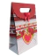 Bolsas de regalo con diseño de corazones y flores rojas, ideales para ocasiones especiales.