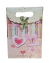 Bolsas de regalo con diseño de corazones y colores pastel, ideal para ocasiones especiales.