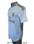 Camiseta oficial de fútbol del Real Madrid de adidas, blanca con detalles en dorado y el logo del club.