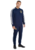 Pantalón jogger para hombre de adidas, modelo Real Madrid, en color azul marino, combinado con sudadera y calzado deportivo.